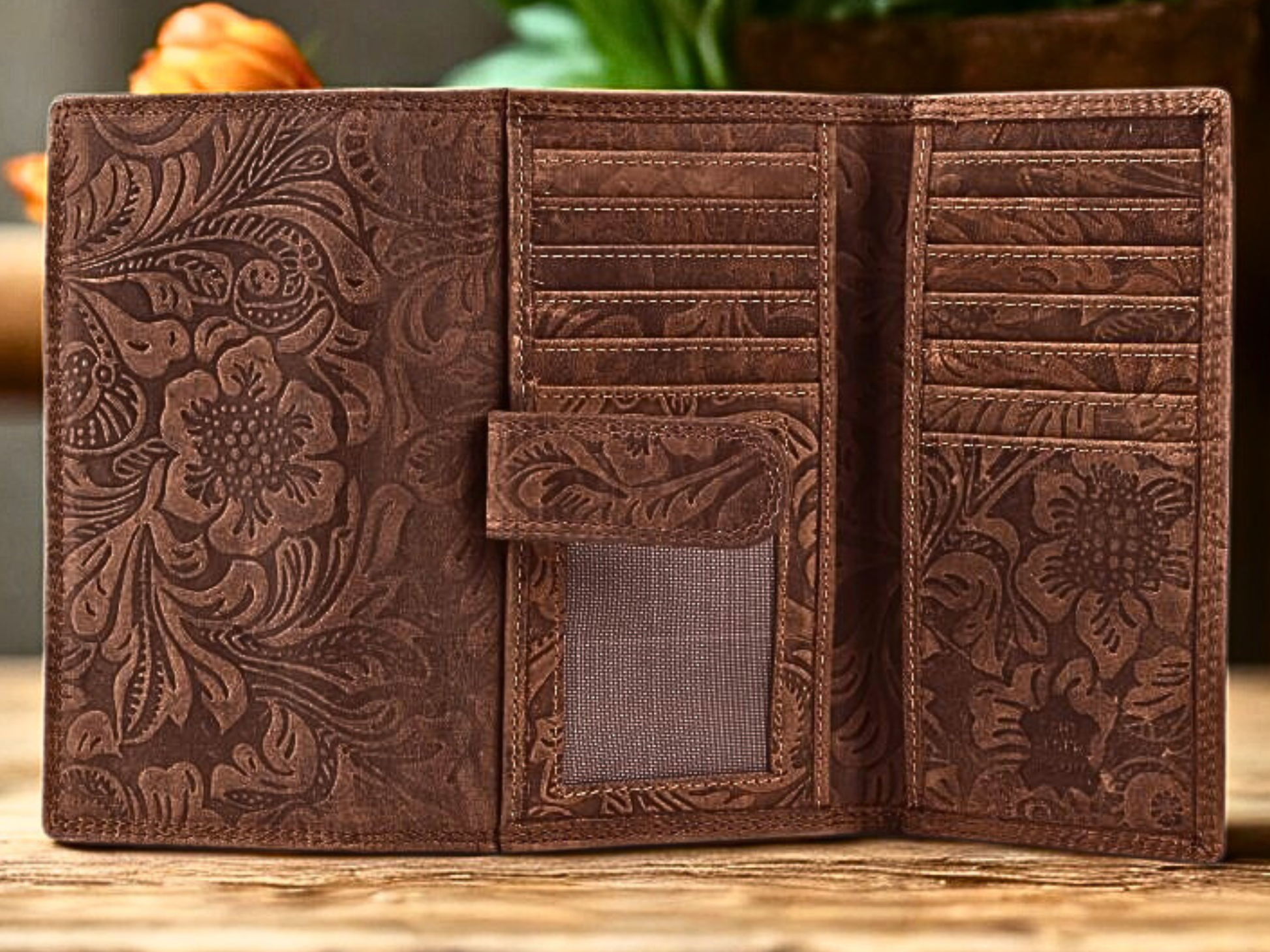 Two-part zippered coin compartment and interior zip pocket detail – handmade brown leather clutch wallet