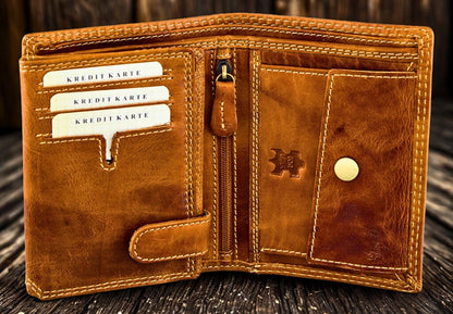 Men's motorcycle wallet interior with double banknote compartments